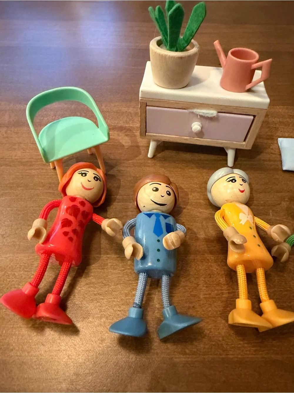 Playtive Junior Dolls House Bendable Wooden Face Posable Family (6)